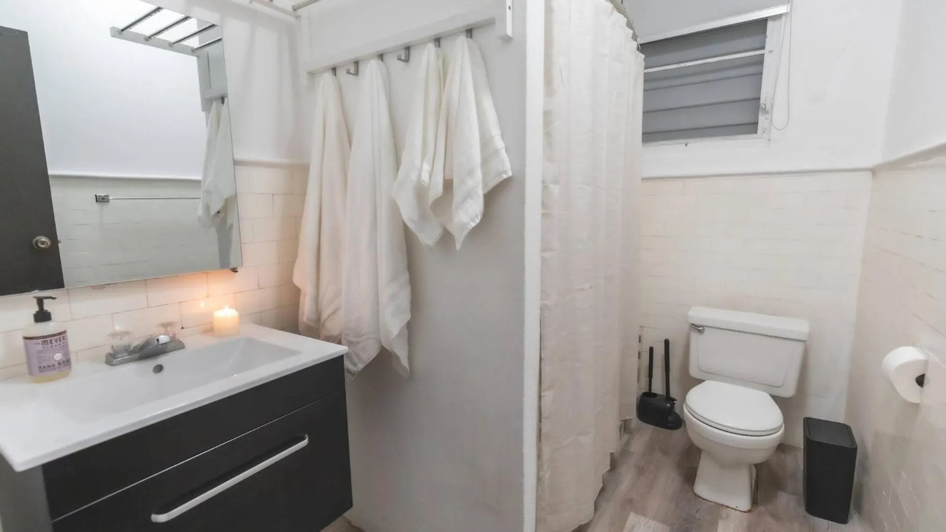 Apartment Sunny Escape Close To Beach, Dining & Fun! San Juan