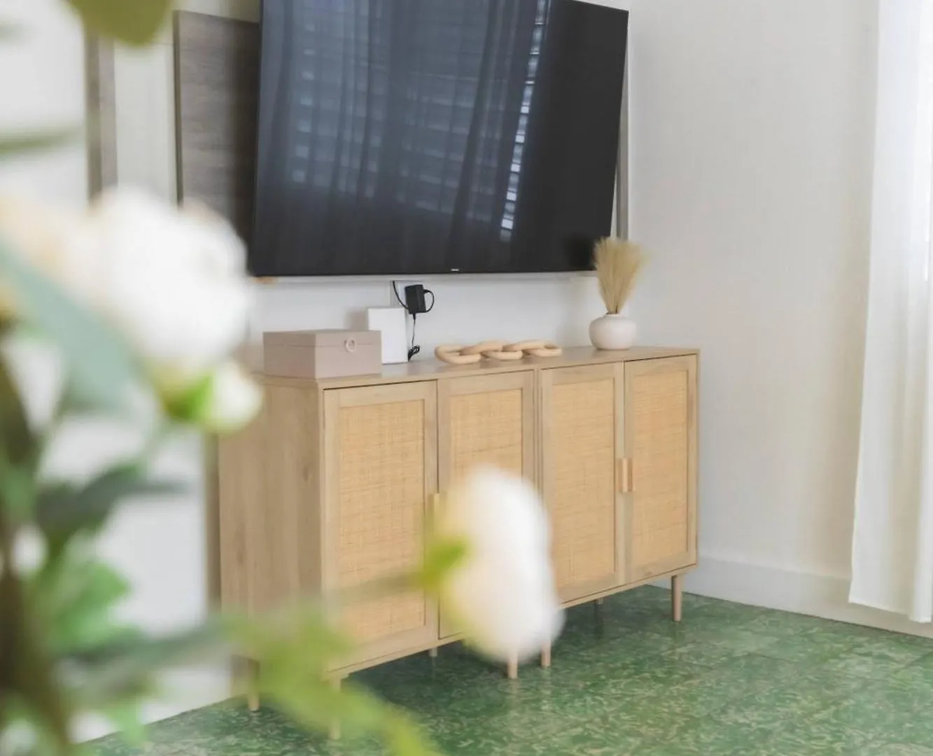 Sunny Escape Close To Beach, Dining & Fun! San Juan